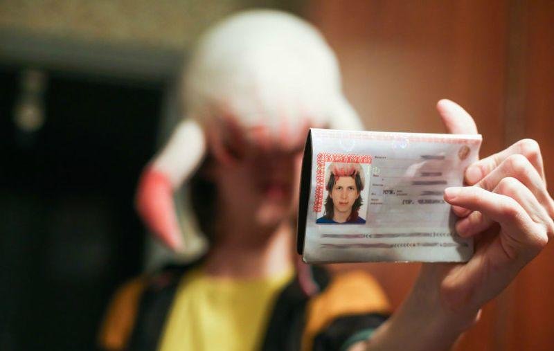 Житель Челябинска сфотографировался на паспорт с хедкрабом из Half-Life на голове